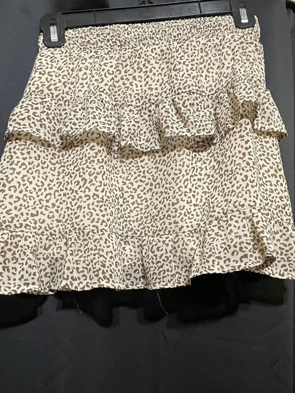 🤍🐆 Altar'd State Ivory Leopard Print Mini Skirt – Size XS
